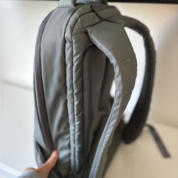 Incase Charcoal Computer Backpack - Picture 7 of 7